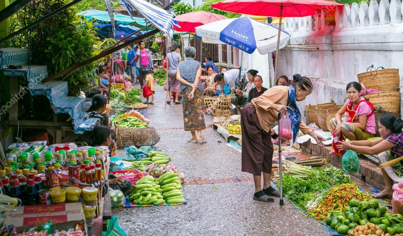 morning market in luang prabang images